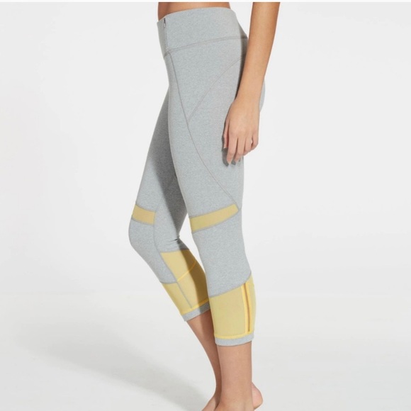 CALIA by Carrie Underwood Pants - Calia Light Gray And Yellow Filament Capri Pant